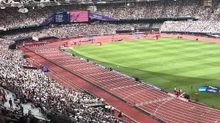 Thumbnail: Ja'Kobe Tharp runs London Diamond League 110m hurdles meeting record of 12.89 - 2026 (Stand view)