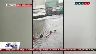 Thumbnail: Rescuers at mga residente gumawa ng human chain para sagipin ang ilang bata sa baha sa Valenzuela