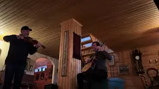 Thumbnail: To Strenge Instrumentalistar - Ril fra Flakstad