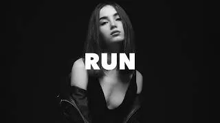 Thumbnail: Amelie Lens, Angèle - run