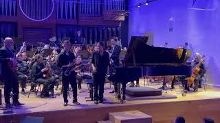 Thumbnail: Sunny with philharmonic orchestra.