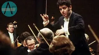 Thumbnail: Barenboim conducts Symphony No. 5 (with New Philharmonia Orchestra) | Barenboim on Beethoven (13/13)