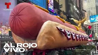 Thumbnail: Un gigantesco hot dog de 65 pies sorprende a turistas y residentes en Times Square