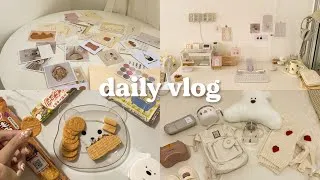 Thumbnail: vlog 🍪  re-arranging and decorating my room, trying japanese snacks, unboxing cute stuff ♡
