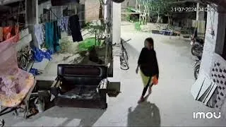 Thumbnail: রাত ২টায় কিভাবে মেয়েটা চুরি করে নিয়ে গেল সবকিছু দেখুন!!