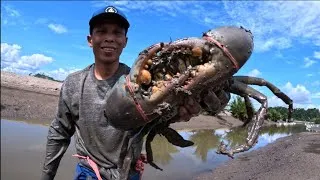 Thumbnail: A GREAT CRAB HUNTER CATCHES A HUGE CRAB ON AN ISLAND #fishing #Kingcrab