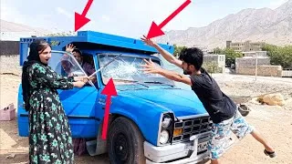 Thumbnail: 😡🚗 Zeinab lost control; Breaking the car window and Fatima's extreme fear!
