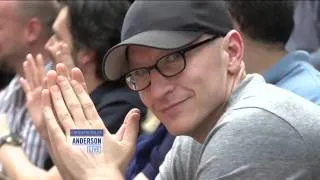Thumbnail: Anderson Endures an Embarrassing Bus Ride