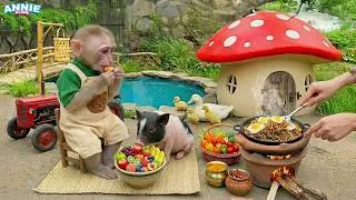 Thumbnail: So Yummy! Monkey Annie cooks giant egg noodles for the hungry duck family