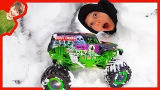 Thumbnail: MAKING A MONSTER TRUCK SNOW CAVE!