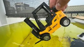 Thumbnail: Cars Fall In The Water Welly Cars