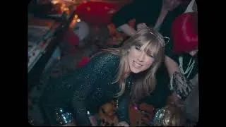 Thumbnail: Taylor Swift ft Shania Bailey -  22 (BaileyTech Remix)
