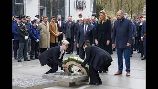 Thumbnail: Officiële plechtigheid bij Monument voor de slachtoffers  - Cérémonie officielle autour du Monument