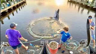 Thumbnail: This Place is Insane! (Giant Alligator Gar, BlueCrabs and Huge Shrimp Catch and Cook)