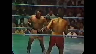 Thumbnail: Mando Ramos & Sugar Ramos Slug It Out | ON THIS DAY