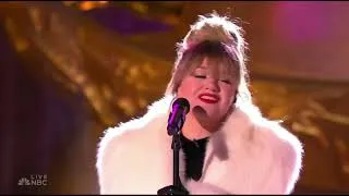 Thumbnail: Kelly Clarkson - Underneath The Tree (Christmas In Rockefeller Center 2023)