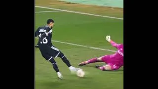 Thumbnail: هل شاهدت مثل هذه المراوغة العجيبة قبلا؟البرازيلي جونينهو يراوغ الحارس بطريقة لا تخطر على البال☠️☢️⚠️