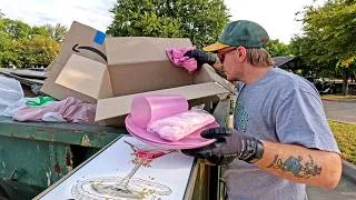 Thumbnail: Awesome Dumpster Dive at the Student Apartments!