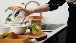 Thumbnail: 朝5時30分からのルーティン。慌ただしい朝の終わり、コーヒーと朝食。