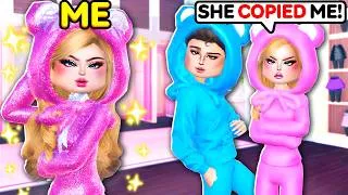 Thumbnail: I Copied Toxic Plushie ODer But *MADE IT BETTER* in Dress to Impress!