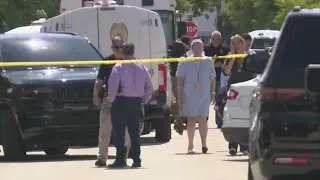 Thumbnail: Deputy shoots, kills armed man while serving search warrant in Miami Beach, investigators say