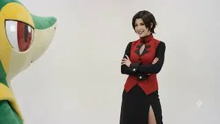 Thumbnail: Snivy Mascot Costume Meets Vice Cosplayer [Pokemon X King Of Fighters]