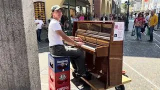 Thumbnail: Oliver aus Freiburg ist ein sehr talentierter junger Pianist.