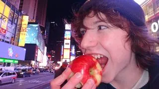 Thumbnail: eating a Big Apple in New York City