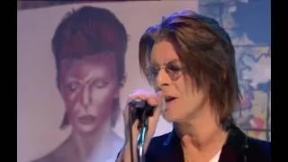 Thumbnail: David Bowie sings his iconic song Ashes to Ashes in 1999 in 4K