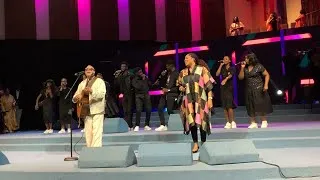 Thumbnail: Israel  Houghton and Sinach - Live 