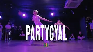Thumbnail: MOLIY & bees & honey - PARTYGYAL | Lemon Choreography | DL Studio
