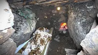 Thumbnail: Escaping Off-Grid to Build a Strong Winter Shelter Alone | Silent Nature Camping