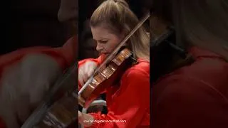 Thumbnail: Janine Jansen and Berlin Phil perform Brahms’ turbulent Violin Concerto 🎻🌟