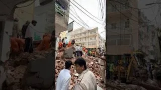 Thumbnail: Delhi building Sunday ko Gira Hai 1:30 PM danger ￼￼￼ #satiyaniketan #delhibuildingcollapse
