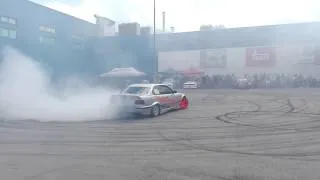 Thumbnail: BMW E36 Drift car doing donuts on a charity show!