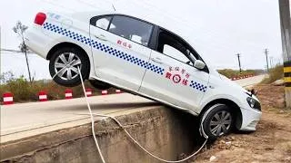 Thumbnail: Supporting The Weight Of A Car With A Single Rope Is The Ultimate Feat Of A God Level Driver