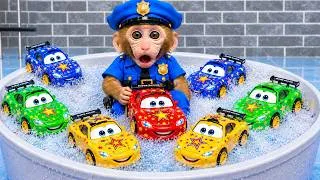 Thumbnail: Bayi monyet KiKi menemui permen M&M yang warna warni dan Buatlah jus pelangi | Dunia KiKi