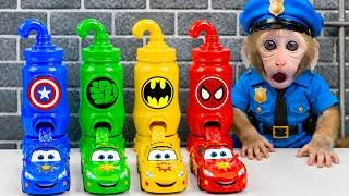 Thumbnail: Bayi monyet KiKi menemui mobil truk superheroes dan menjaga seorang bayi