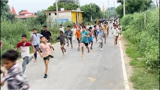 Thumbnail: 12 साल के बच्चों की दौड़ | गाँव के बच्चों ने दिखाया जोश 🏃