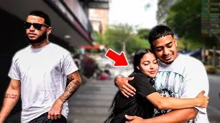 Thumbnail: REYDELACITY CAMINANDO POR COLOMBIA CON SU NOVIA Y LA CREMA… ¡MIRA QUÉ PASÓ! 😳🔥