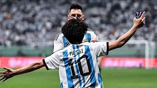 Thumbnail: A fan rushed onto the pitch to hug Messi during Argentina vs Australia | Fan invading pitch