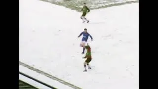Thumbnail: Invisible Ball | Boxing Day,1995 Glentoran play Linfield with an invisible football |Funny Football