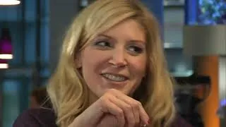 Thumbnail: Miriam Pede in tight leather pants.