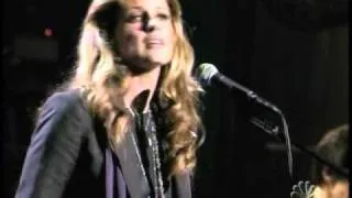 Thumbnail: Faith Hill- Stealing Kisses LIVE