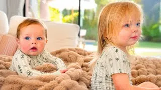 Thumbnail: SUTTON AND ELLIE IS WATCHING TV #cute #family #kayandtayofficial 