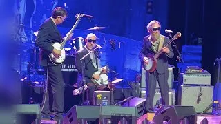 Thumbnail: "Dueling Banjos" live in Nashville, TN