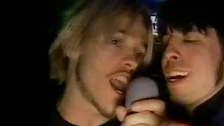 Thumbnail: Foo Fighters MTV News 1515 Segment on Red Hot Chili Peppers Tour 2000