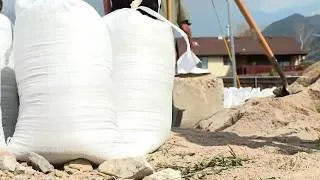 Thumbnail: Sandy community prepares for possible flooding with sandbags