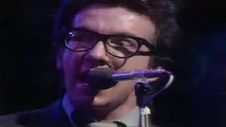 Thumbnail: Elvis Costello & The Attractions - (I Don't Want To Go To) Chelsea 1978