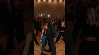 Thumbnail: How Many Times Did Shakira and Burna Boy Hug? 👀